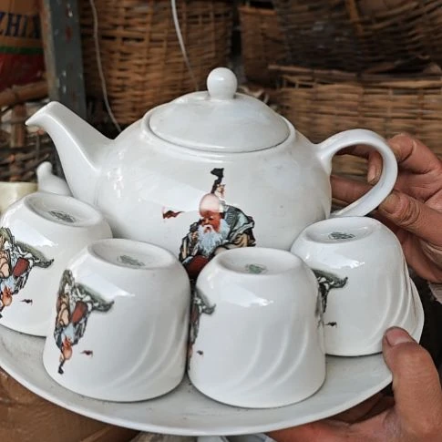 库存微瑕老寿星多孔茶壶一套容量1000毫升