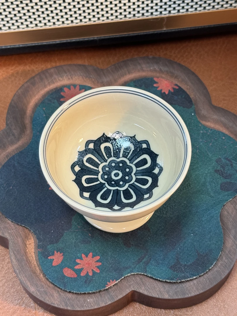 A051景德镇手绘二号釉青花内绘宝相花高足杯  30ml  88