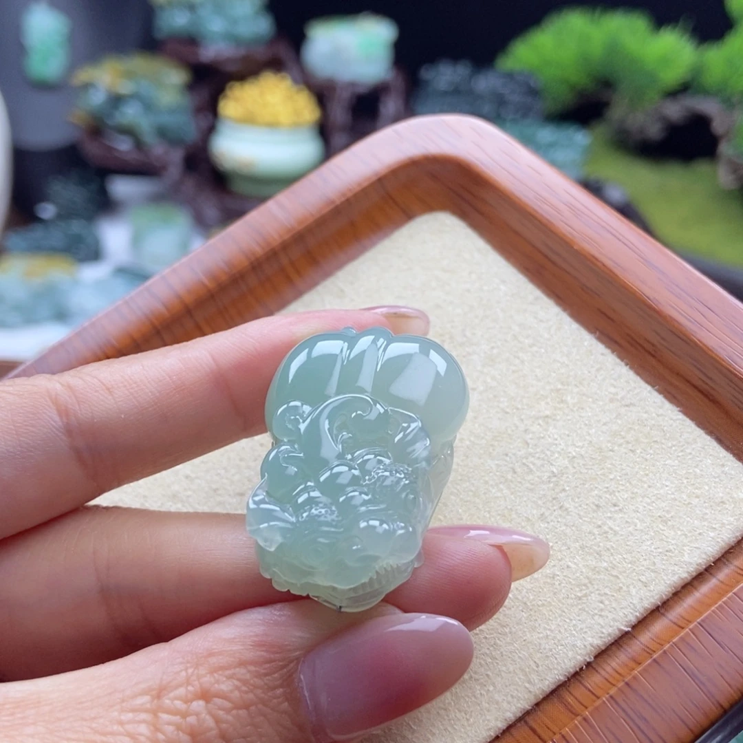 翡翠未镶嵌颈饰A16 高冰晴水大肚含珠貔貅