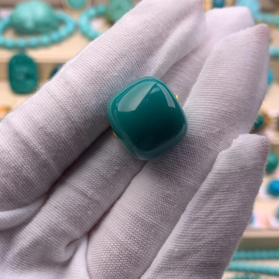 肥***鳅绿松石未镶嵌珠宝奇石