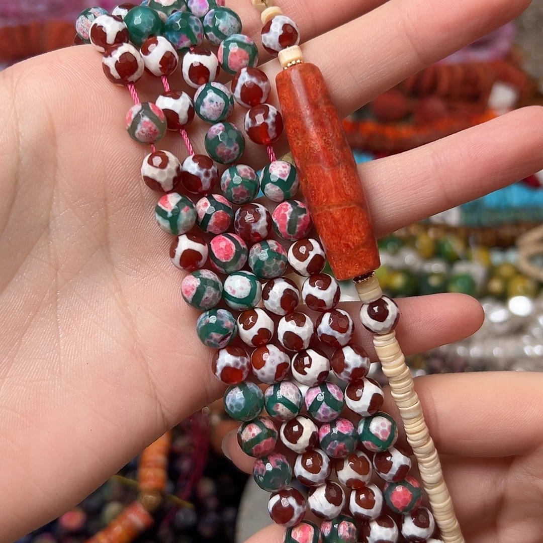 玛瑙/玉髓合金珠宝半成品N358。 8mm天然斑纹玛瑙刻面圆珠一条