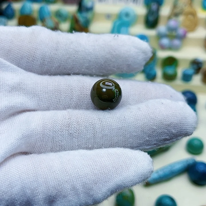 绿松石颈饰未镶嵌