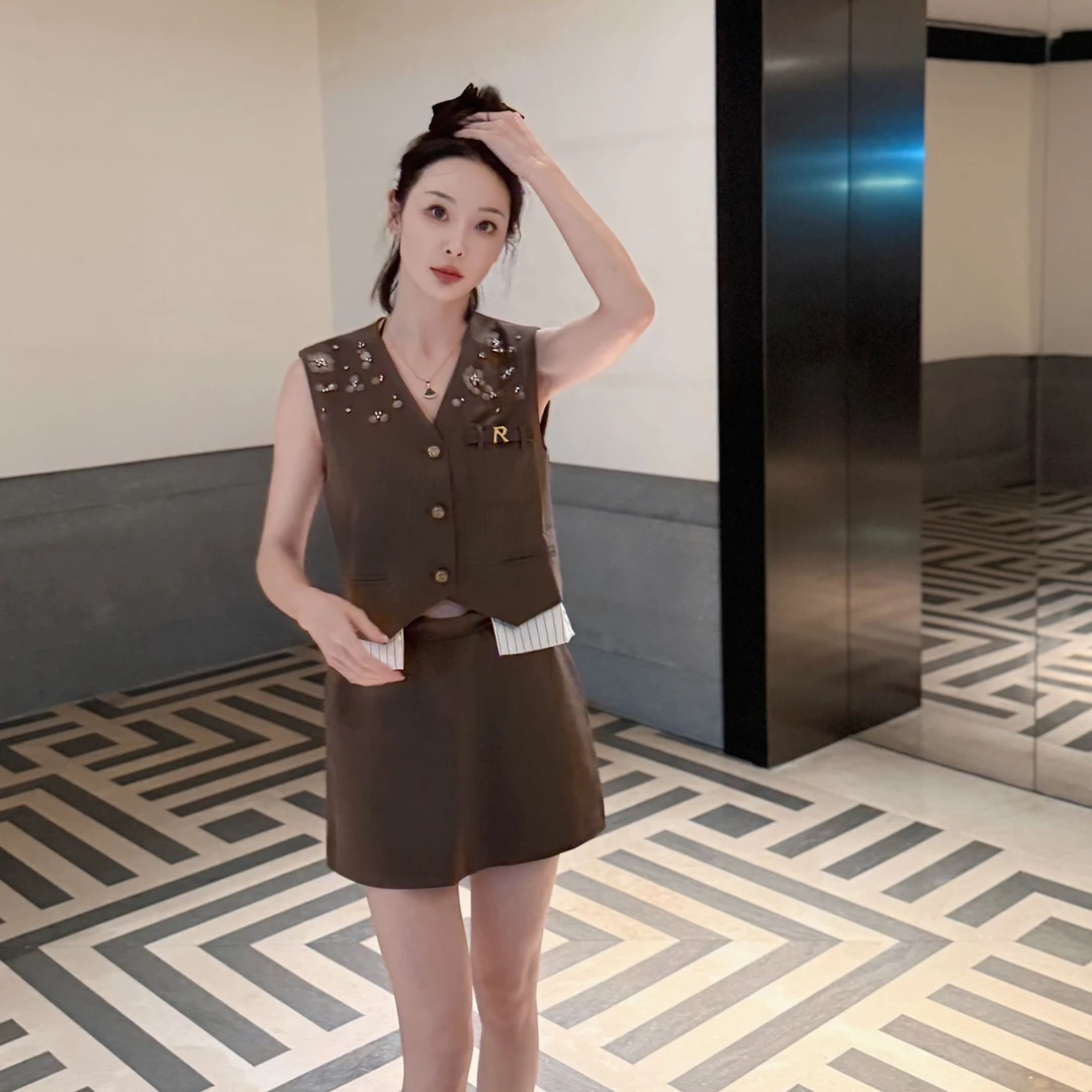 KK颜小新【原创72】设计感小众时尚气质韩版休闲轻奢无袖短裤套装