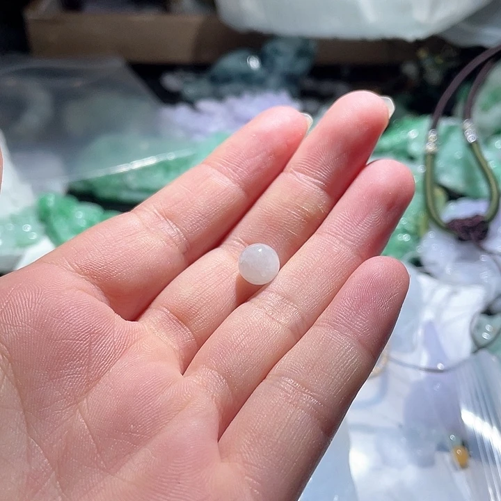 翡翠未镶嵌颈饰月**?天然