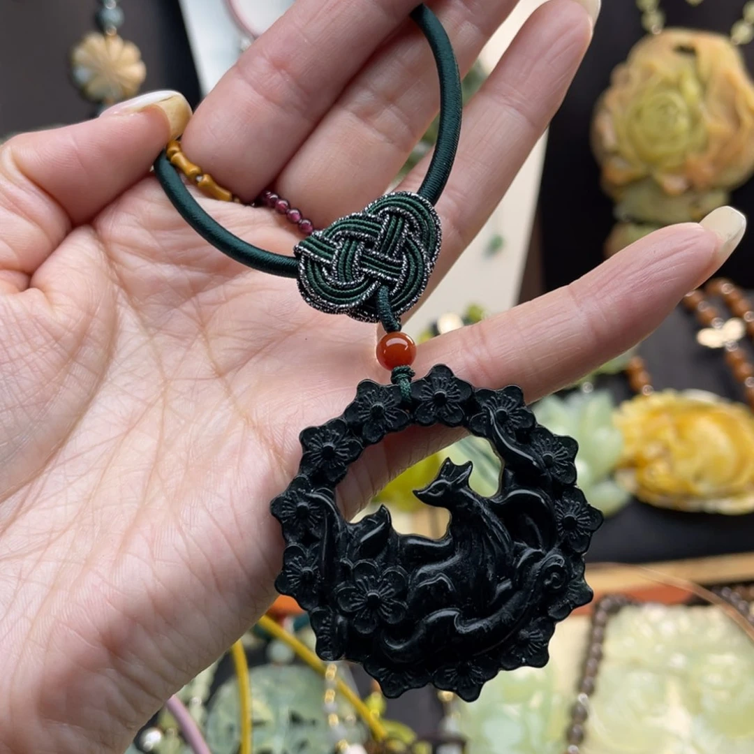 蛇纹石玉颈饰未镶嵌