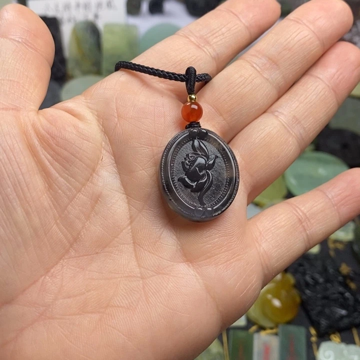 蛇纹石玉颈饰合金
