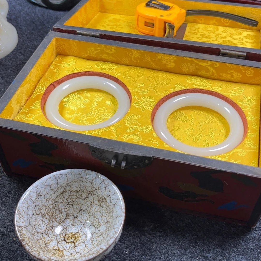 浙***人精美手工制作瓷瓶