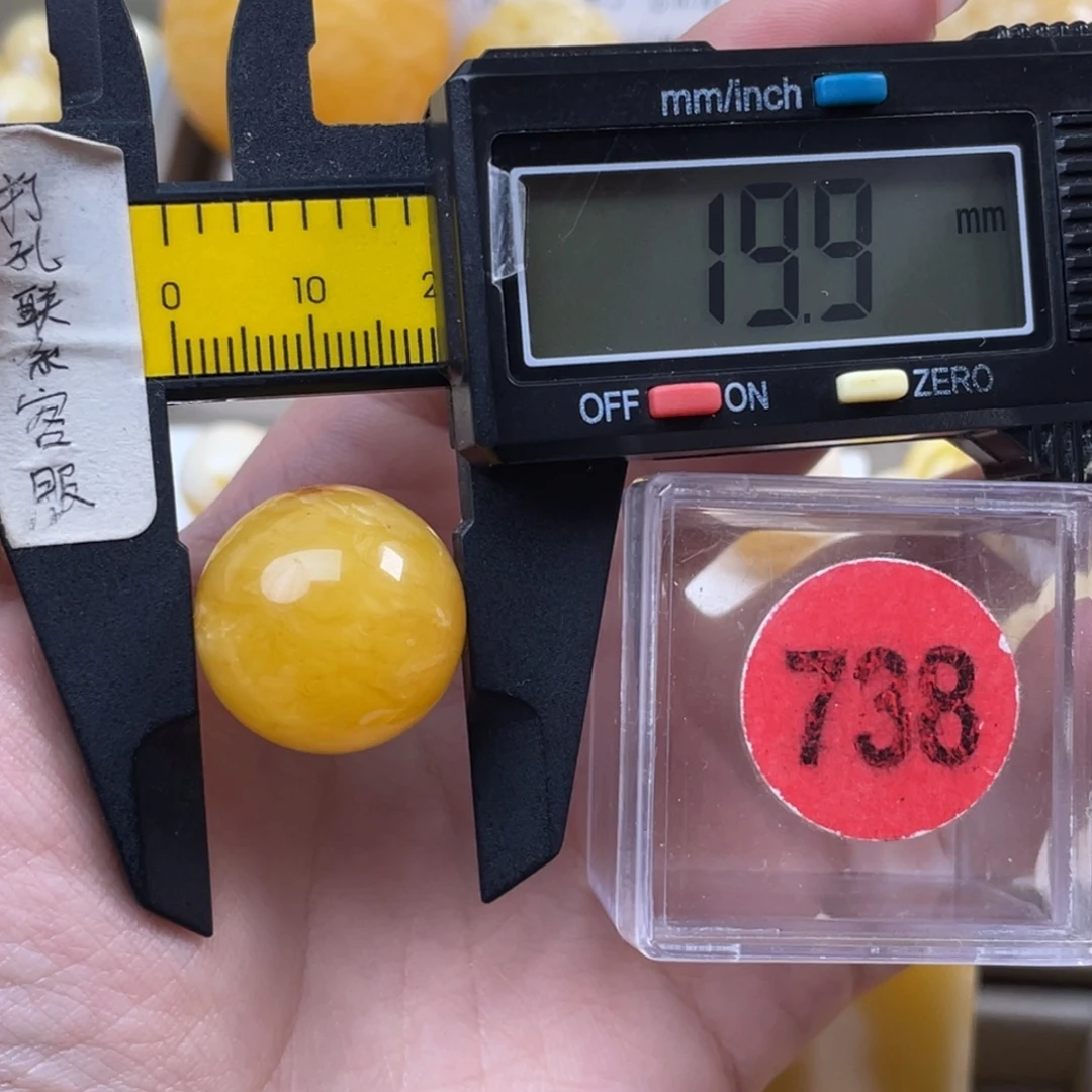 蜜蜡未镶嵌珠宝奇石