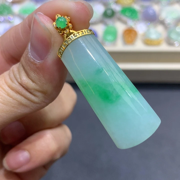 翡翠颈饰18K金镶嵌翡翠