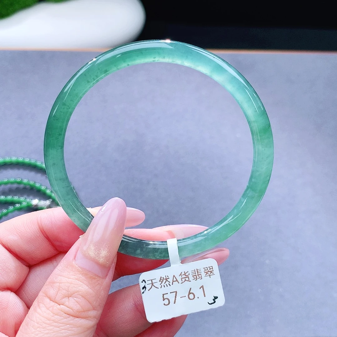 未镶嵌手镯（圆镯）翡翠