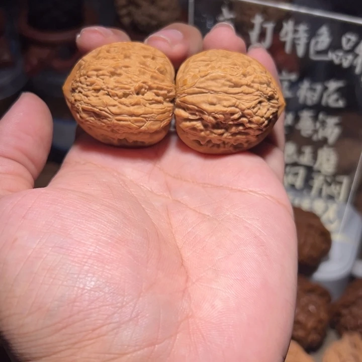 文玩核桃吊坠34.8金牛精修