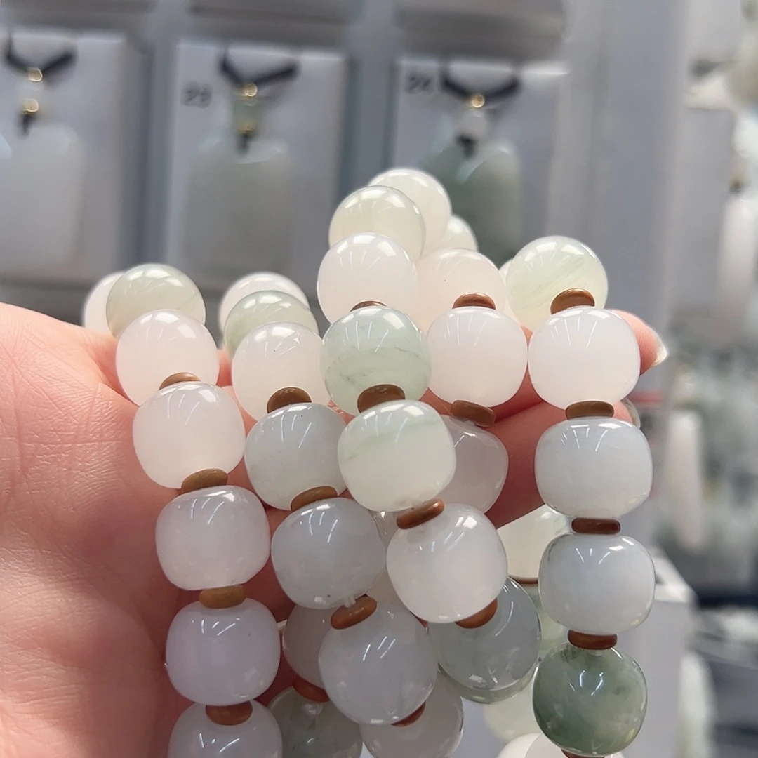 石英质玉（金丝玉）合金颈饰