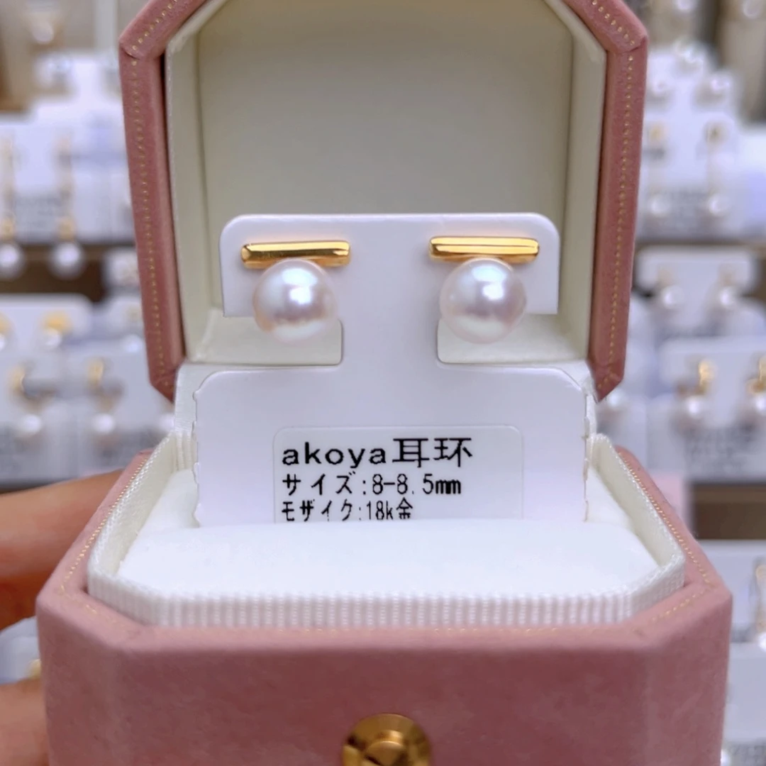 18K金镶嵌海水珍珠耳饰