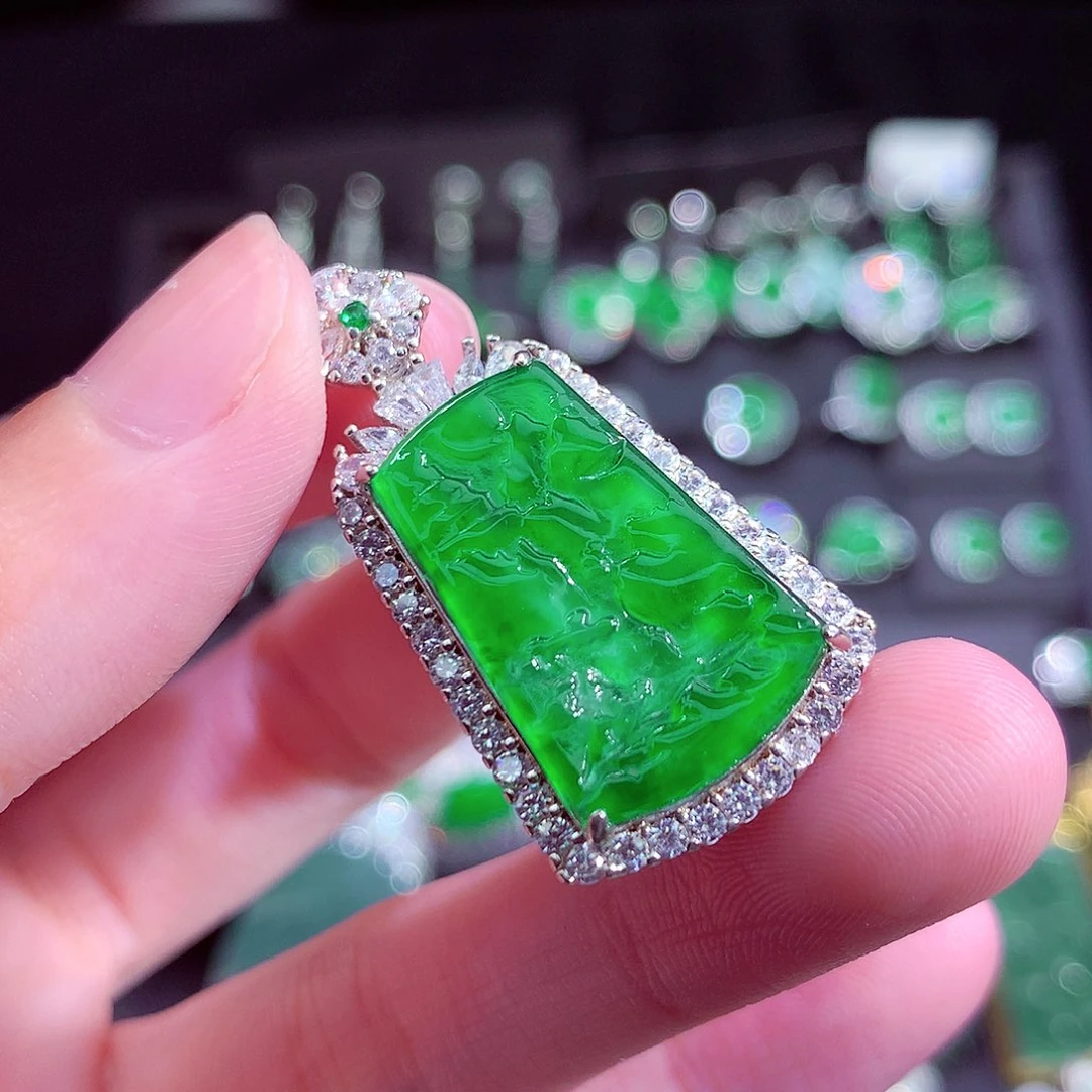 翡翠未镶嵌颈饰挂件