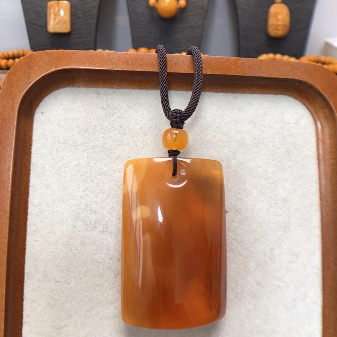 博***贸蜜蜡未镶嵌颈饰蜜蜡