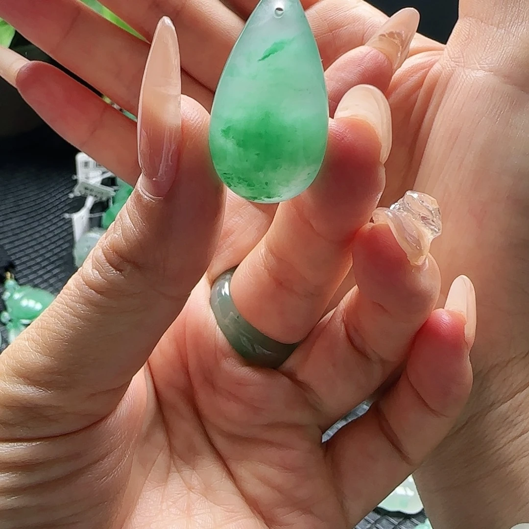 石英质玉吊坠未镶嵌