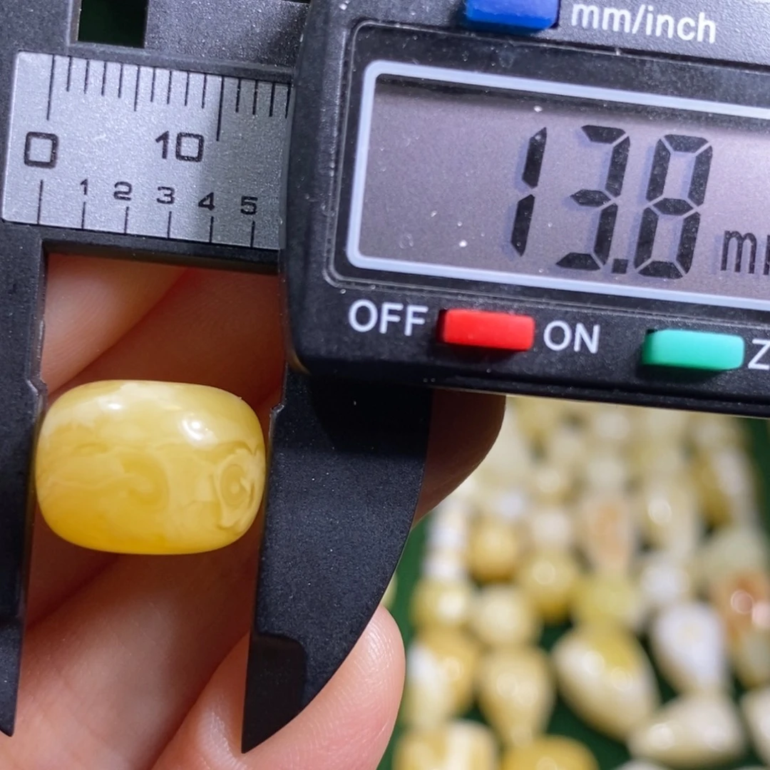 蜜蜡未镶嵌裸石配饰