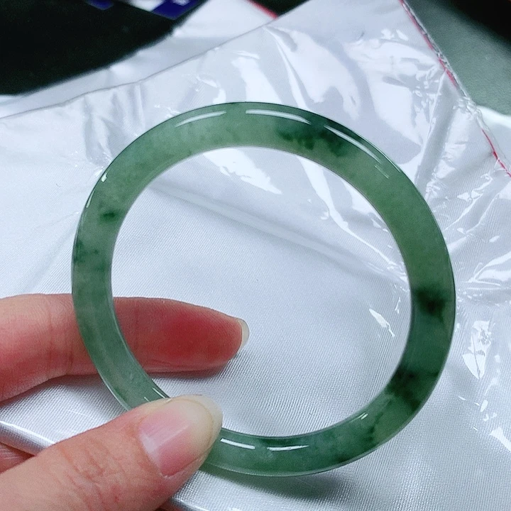 翡翠手镯（圆镯）未镶嵌