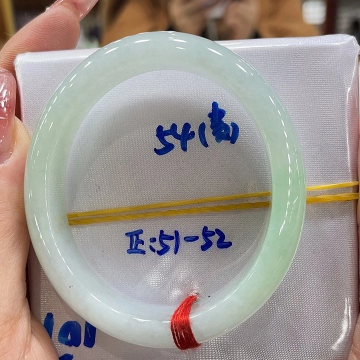 翡翠手镯未镶嵌翡翠手镯