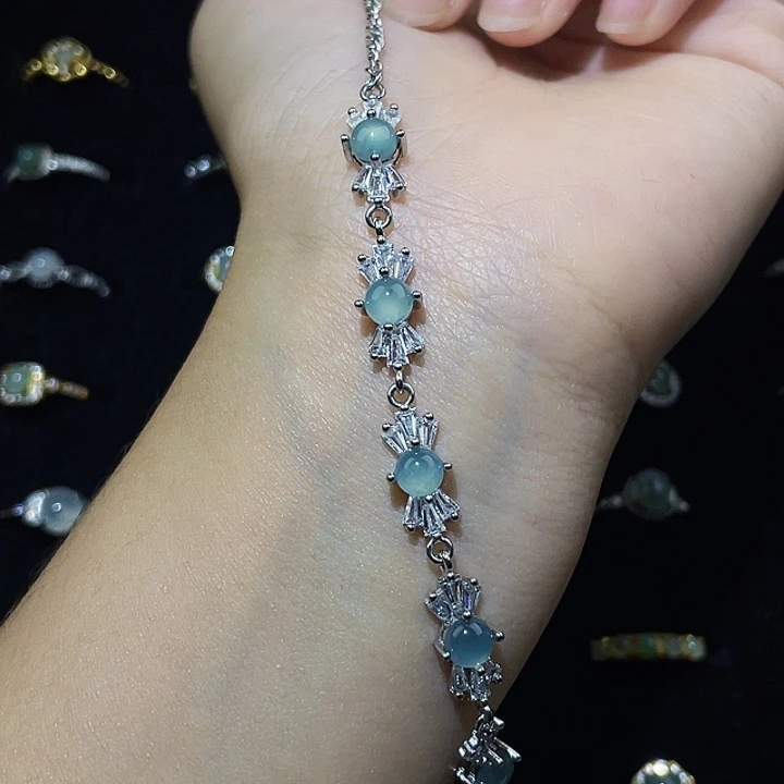 翡翠未镶嵌颈饰戒指