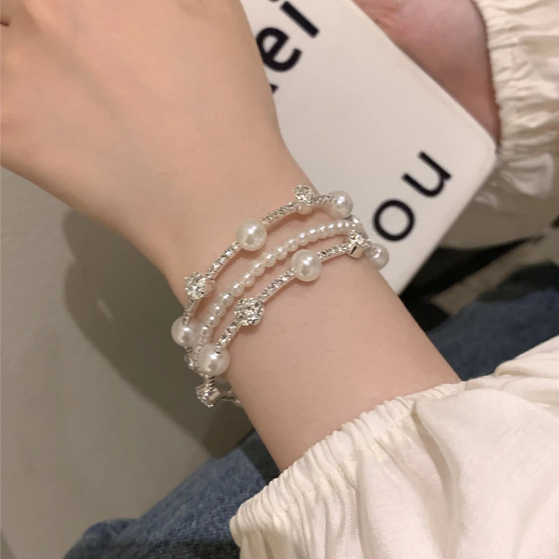 多层叠戴珍珠手链女轻奢小众精致锆石手镯