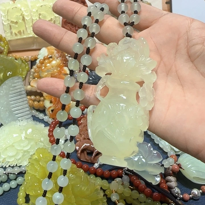 合金蛇纹石玉吊坠