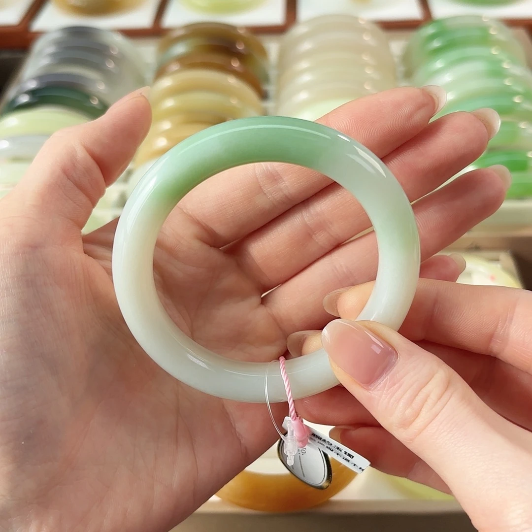 和田玉未镶嵌手镯【白底翠 推荐】