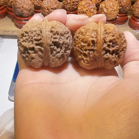 把件文玩核桃西域狮王色差带彩41