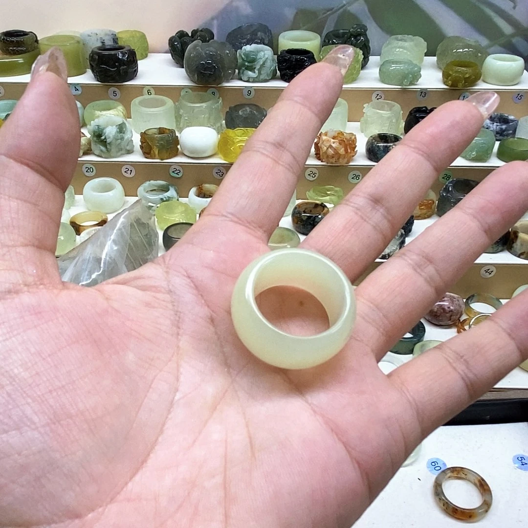 放***界岫玉未镶嵌天然岫玉戒指