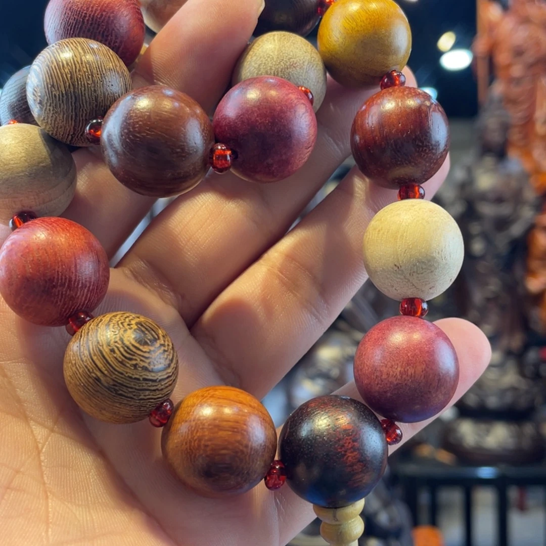 老***U多宝手持十八颗珠子