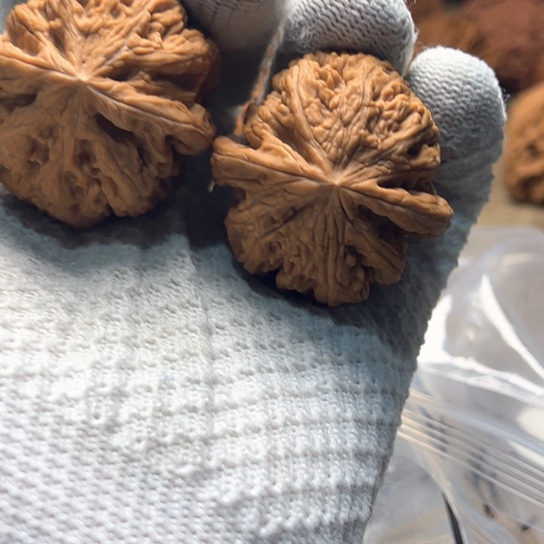 文玩核桃吊坠粗筋