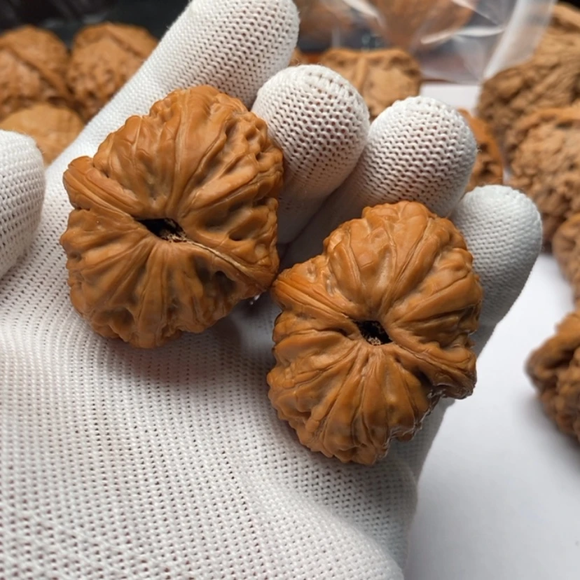 【闪购商品】文玩核桃把件某*菽4元宝