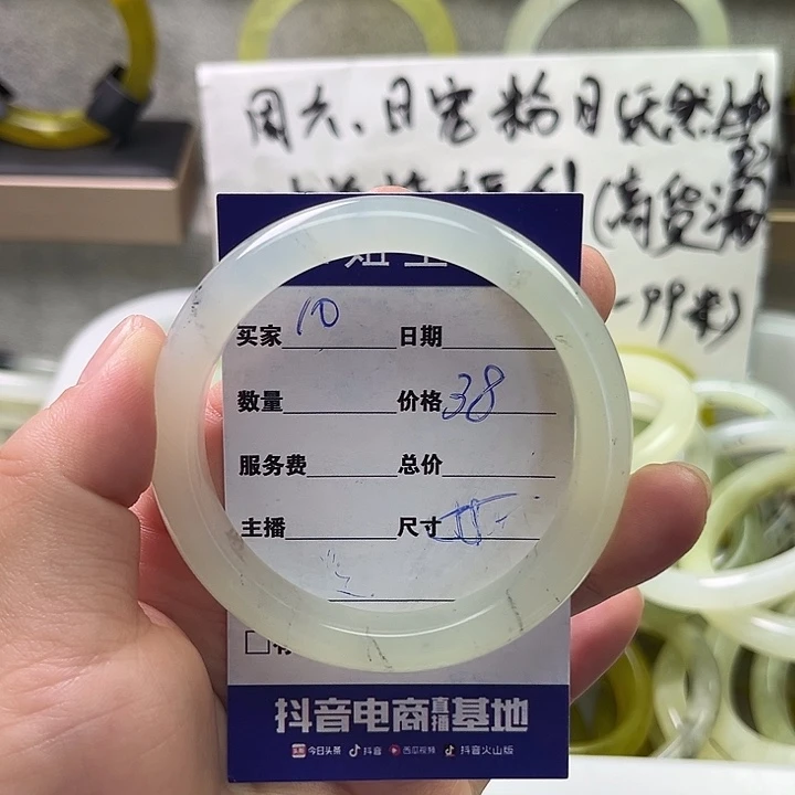 湖***i蛇纹石玉未镶嵌手镯