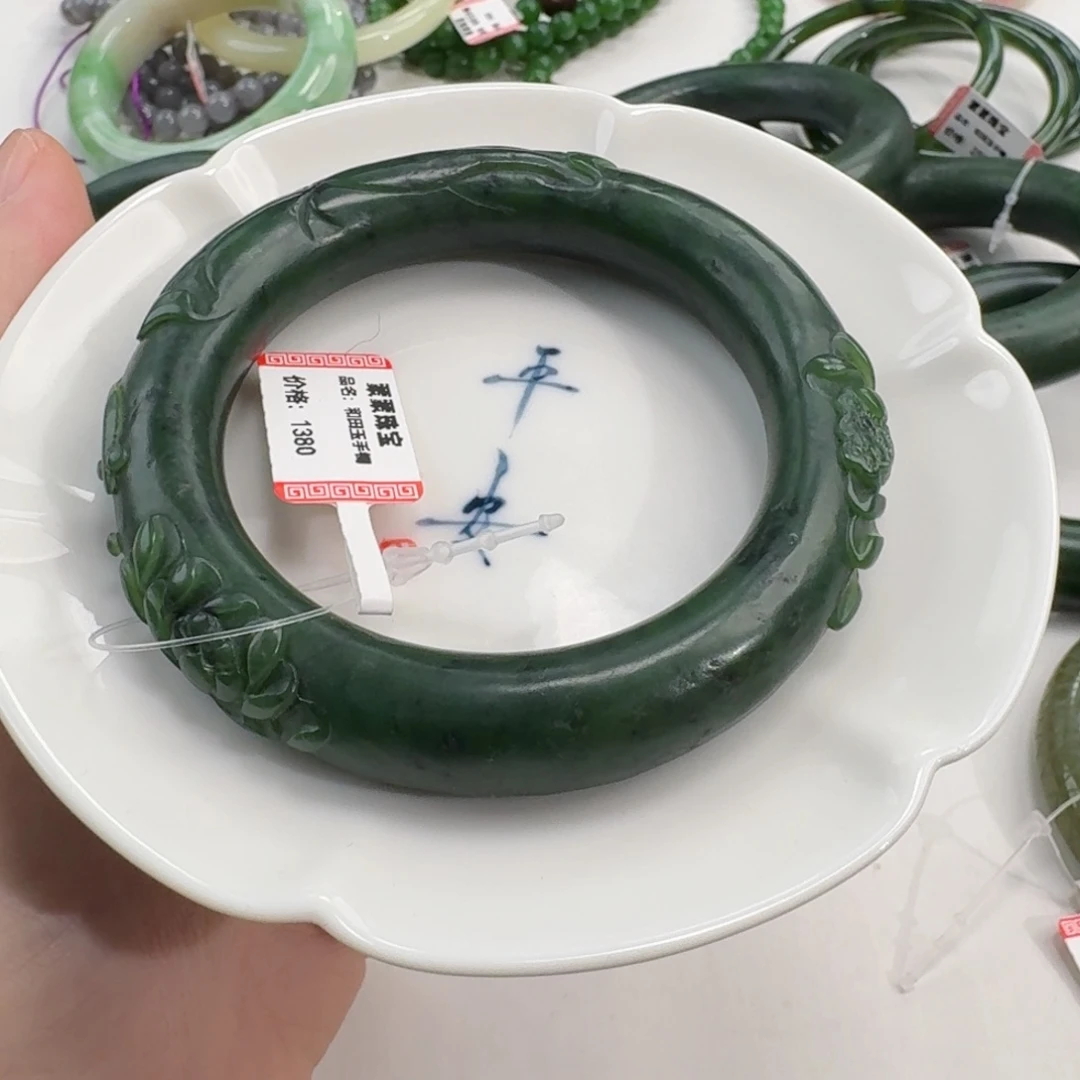 *****和田玉未镶嵌颈饰56.5