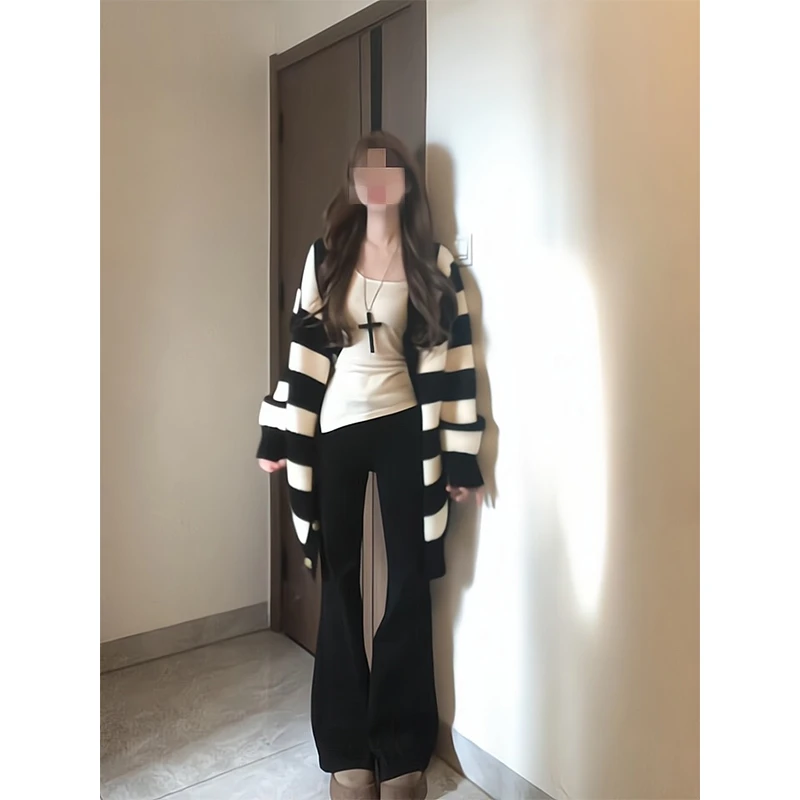 2025新款女士秋季韩系宽松慵懒风条纹针织开衫外套高腰显瘦微喇裤