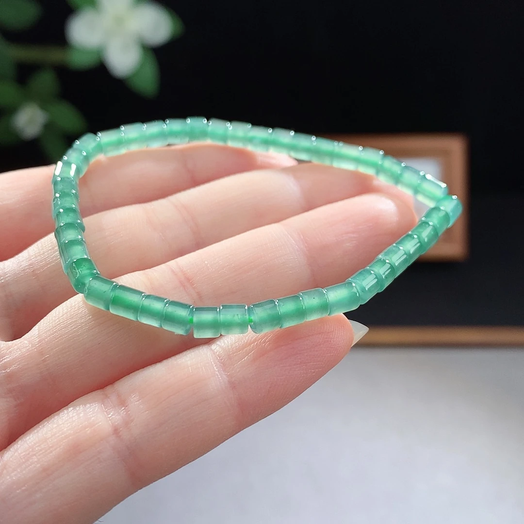 未镶嵌手镯（圆镯）翡翠