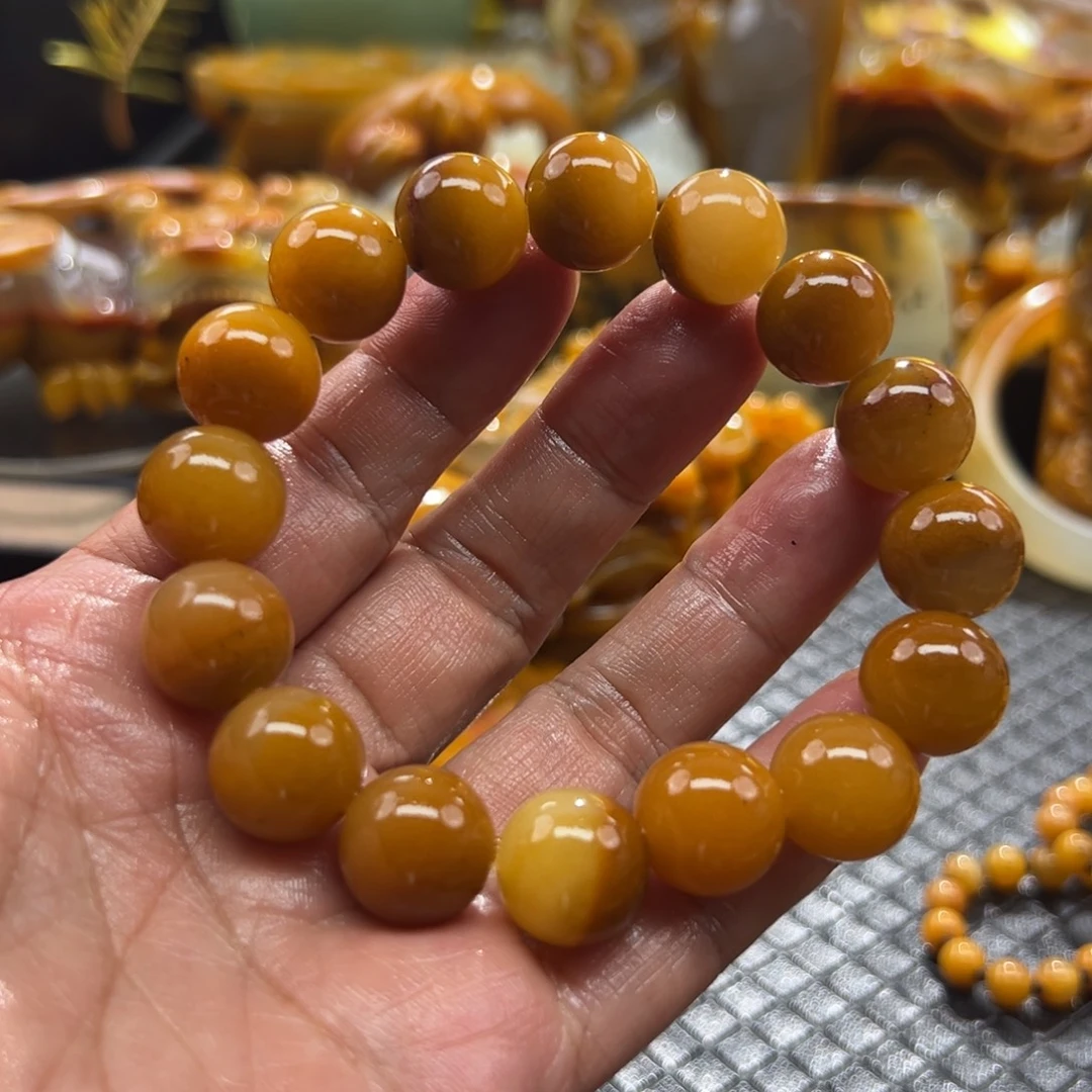颈饰未镶嵌石英质玉