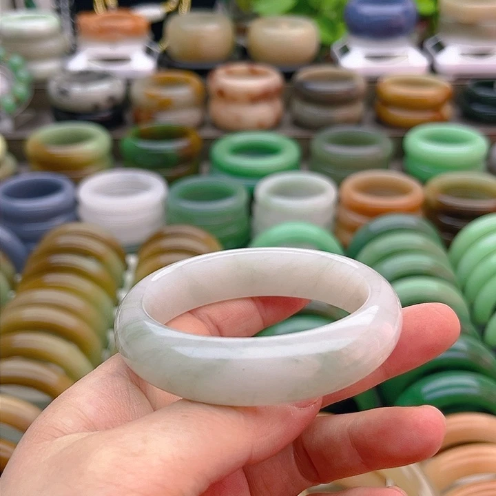 未镶嵌手镯（圆镯）石英质玉