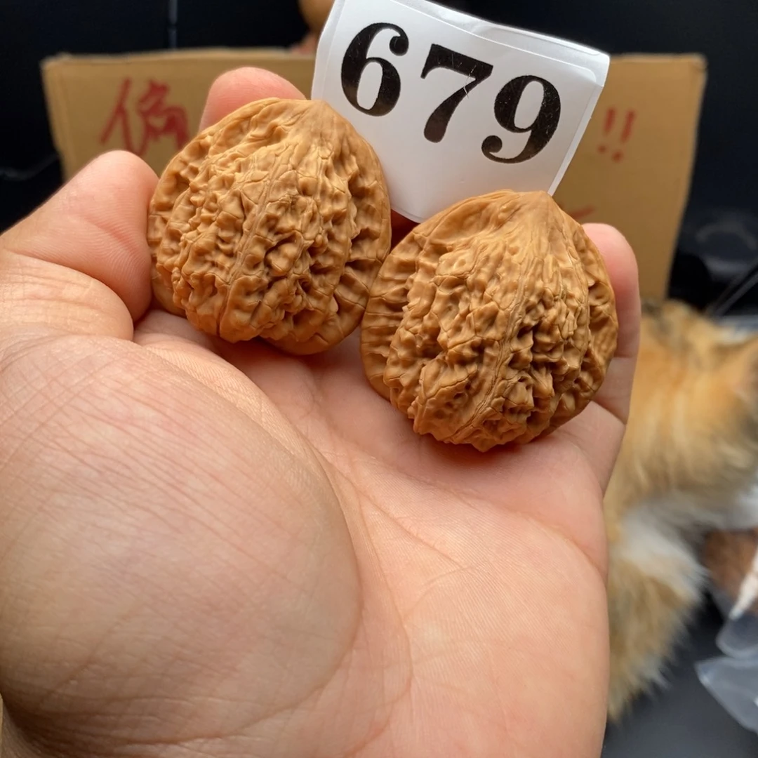 文玩核桃吊坠虎头王