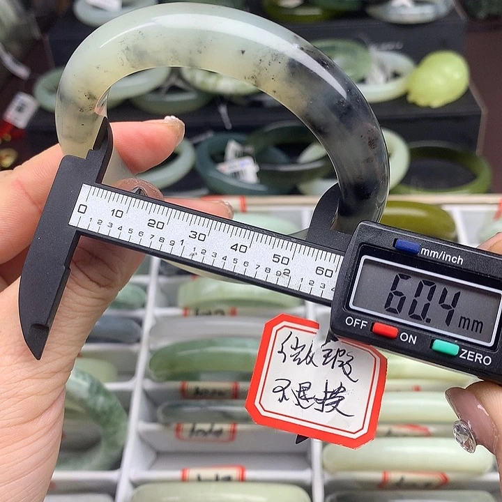 蛇纹石玉手镯未镶嵌1028