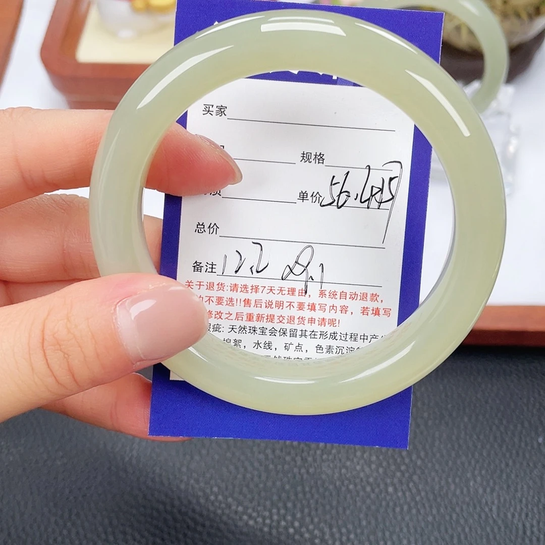 和田玉未镶嵌手镯