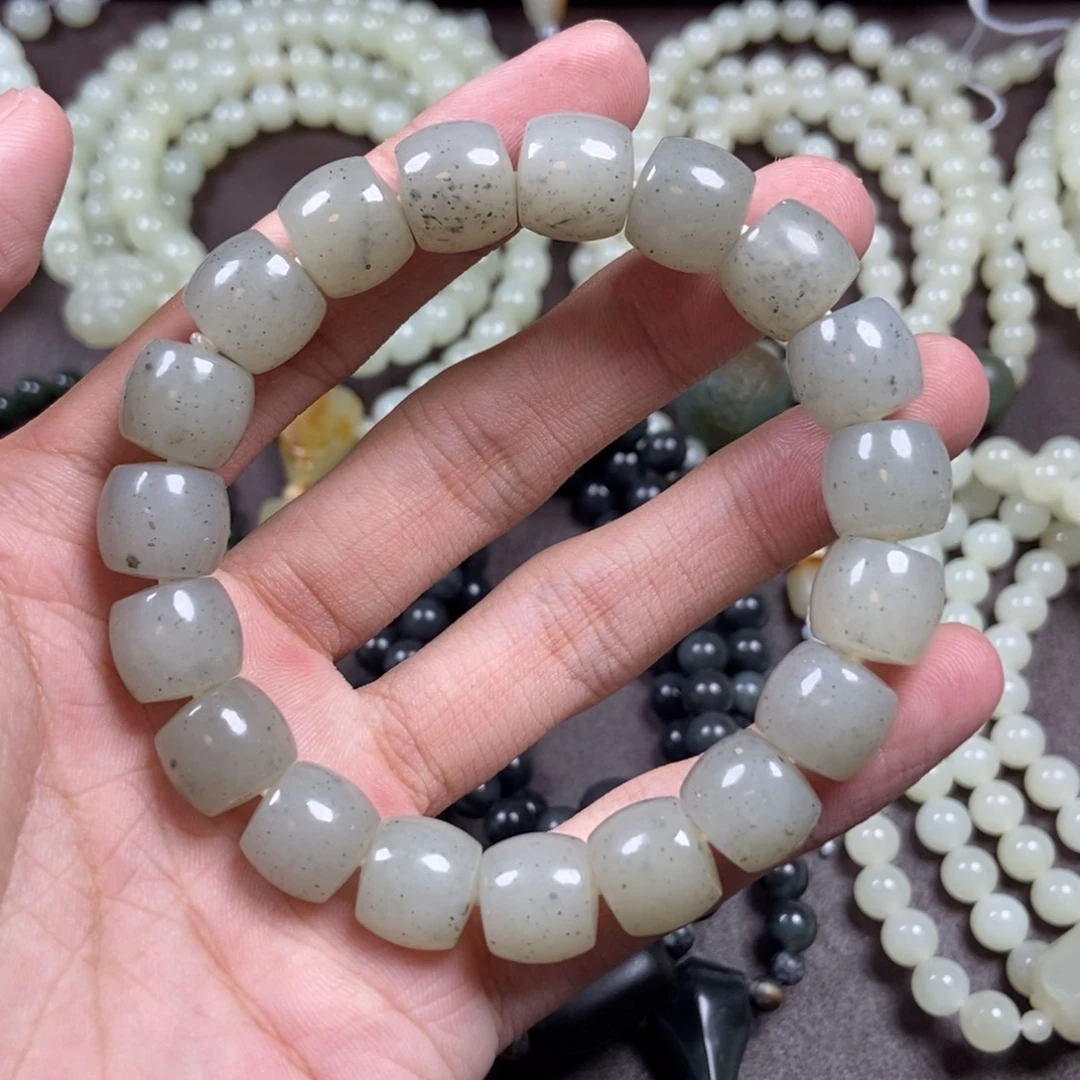 和田玉未镶嵌把件