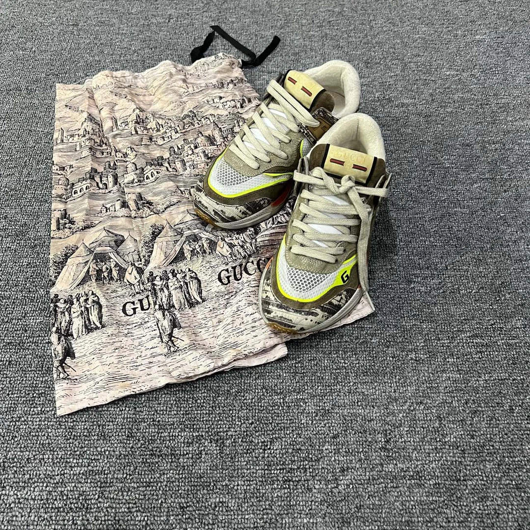 99新 GUCCI/古驰 【花花专属】 卡其色蛇纹做旧运动跑鞋
