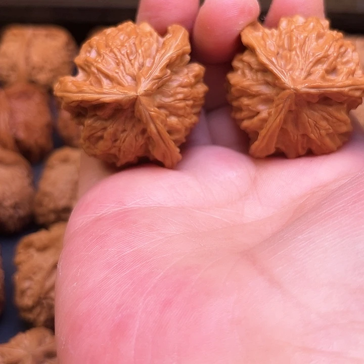 文玩核桃吊坠The first time