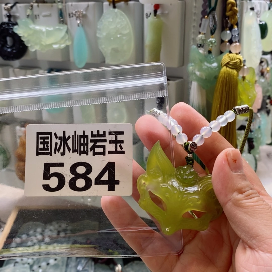用***4蛇纹石玉未镶嵌颈饰