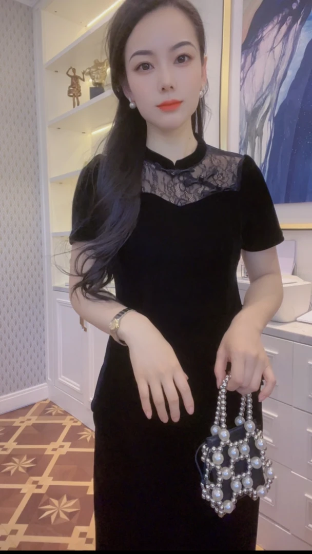 早秋新款丝绒拼接蕾丝时尚减龄上衣小衫