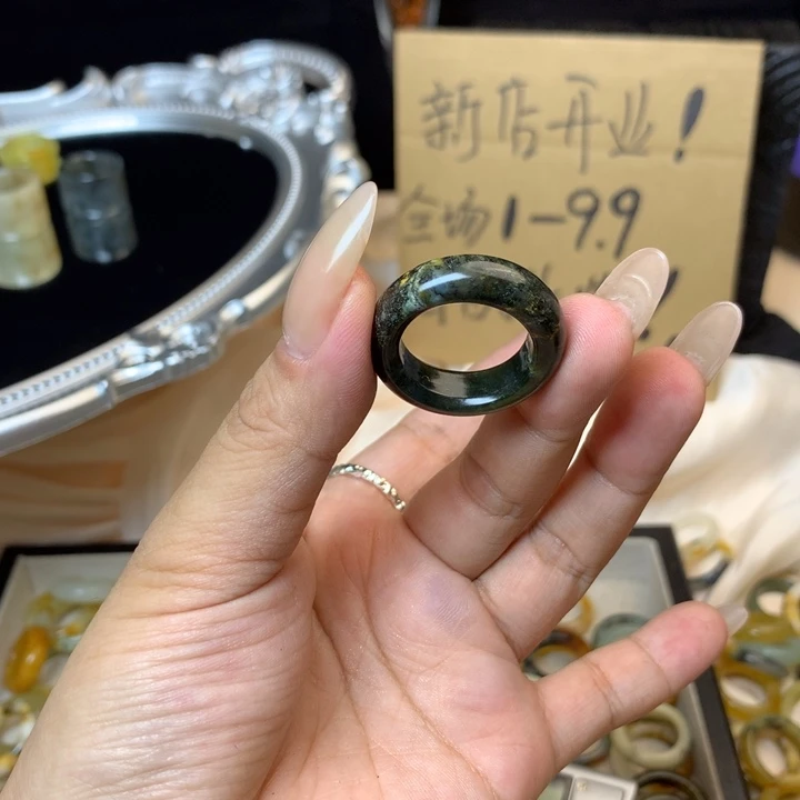 梁***洒合金蛇纹石玉戒指