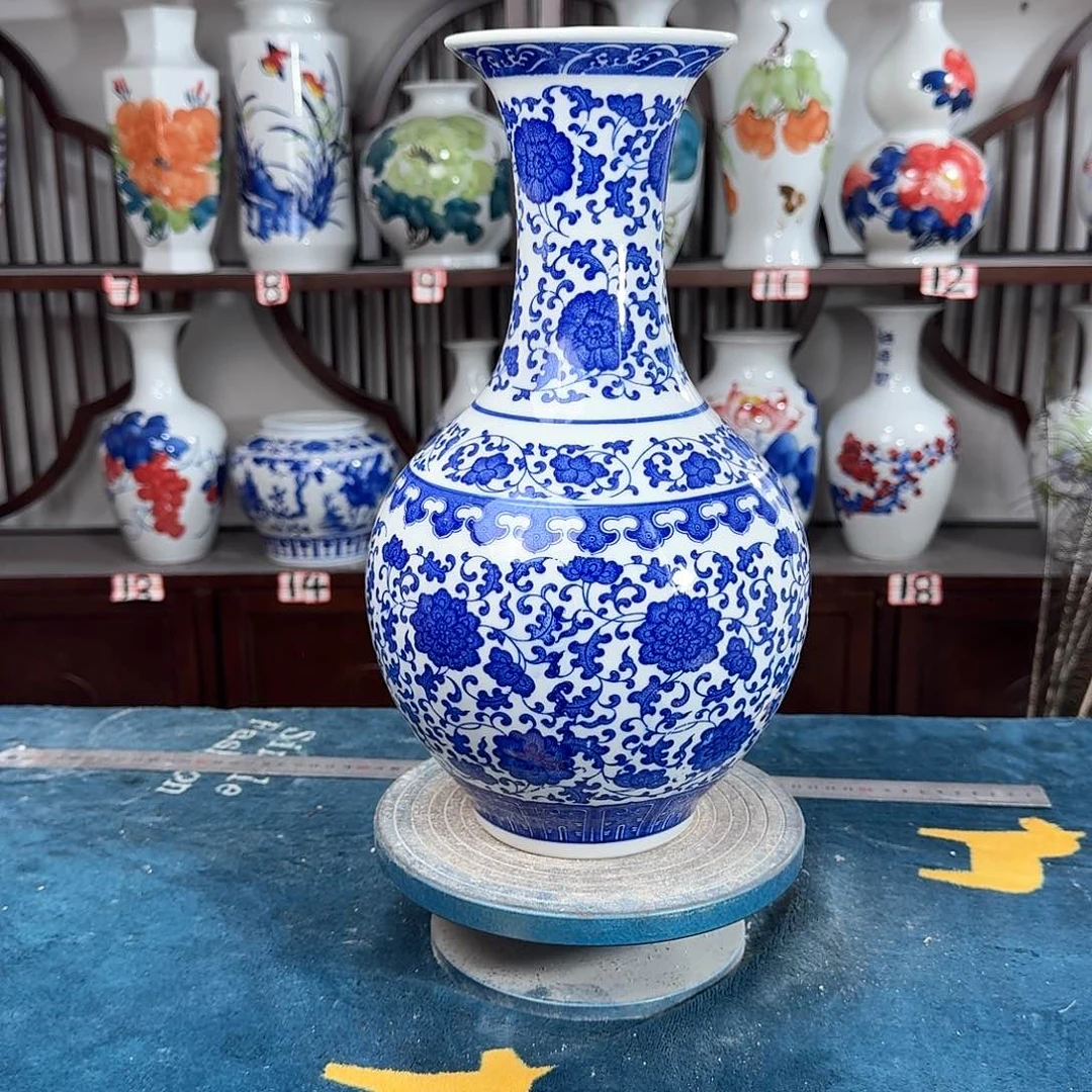 摆件景德镇陶瓷缠枝