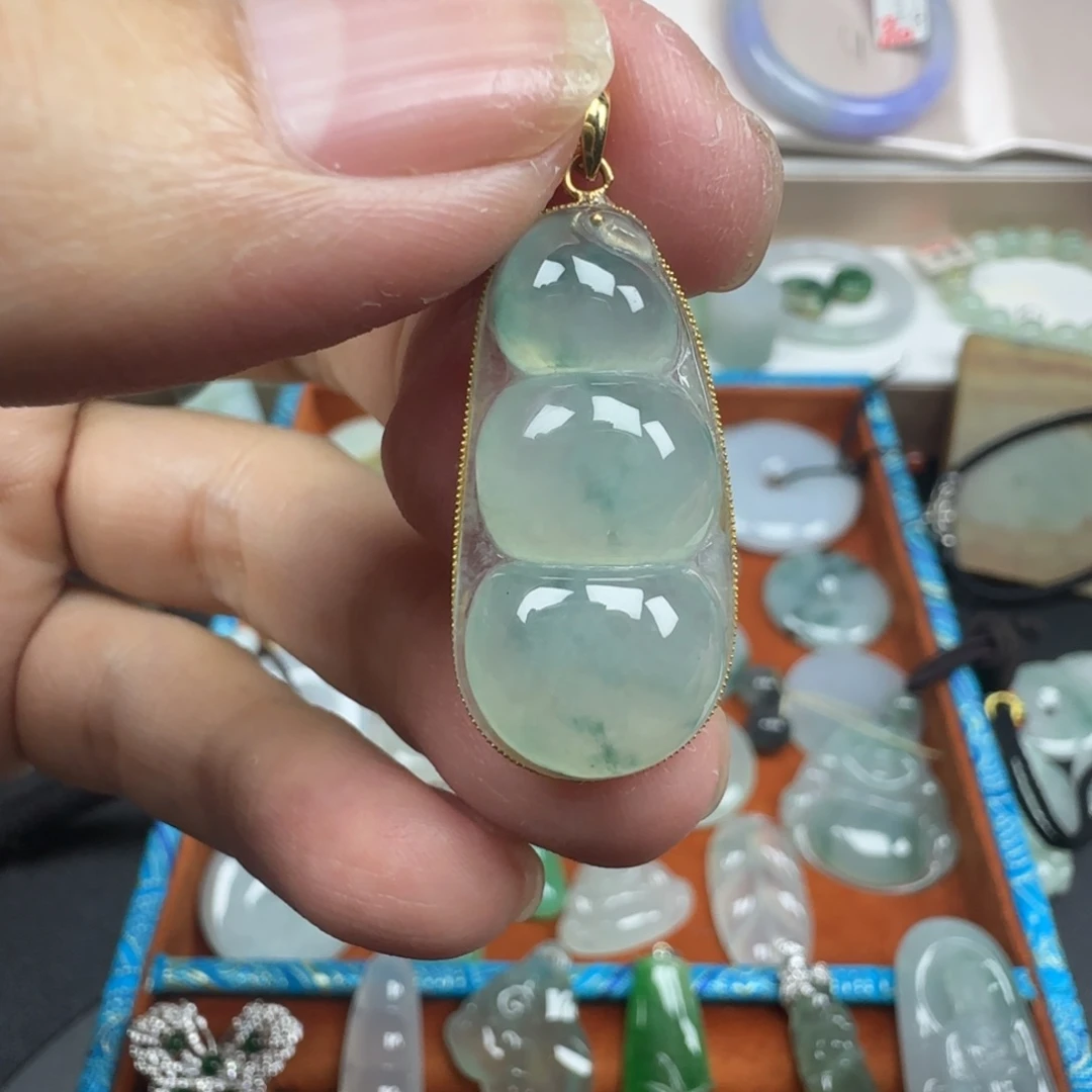 翡翠18K金镶嵌颈饰缅甸天然A货翡翠糯冰飘花福豆
