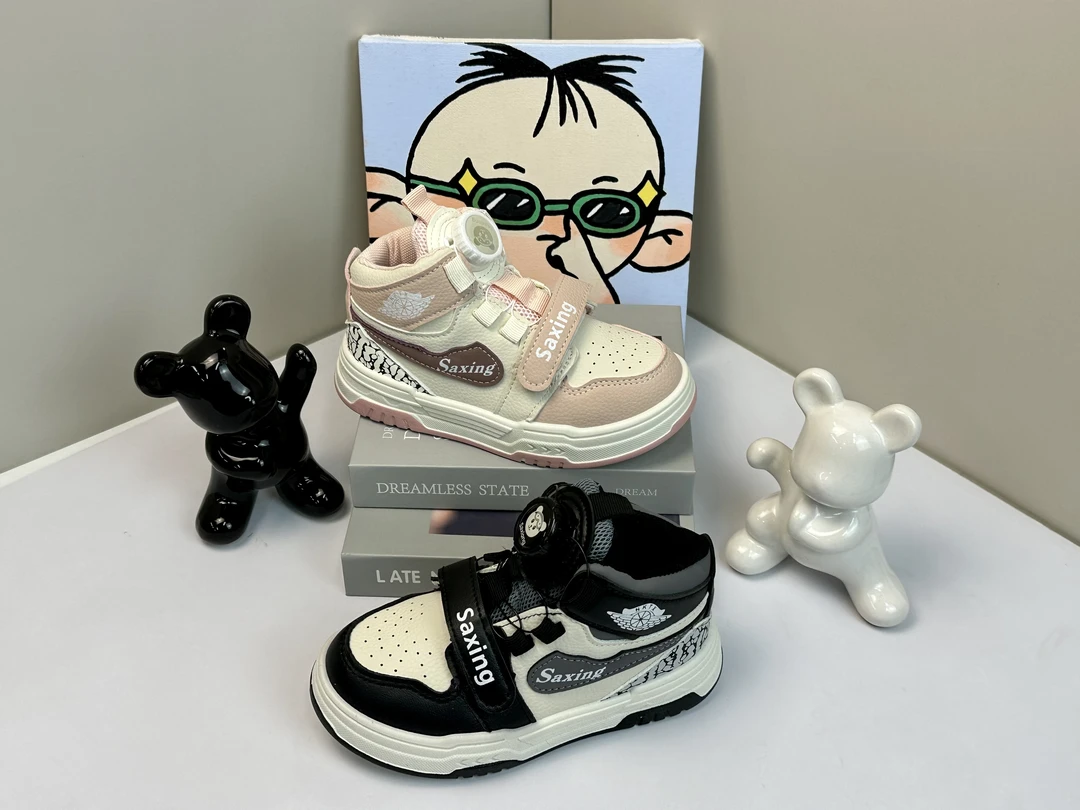 L229早秋女童中高帮旋转纽扣板鞋男童休闲运动鞋中大童皮面防滑